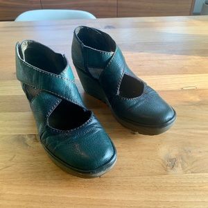 Fly London size 38 yogo petro